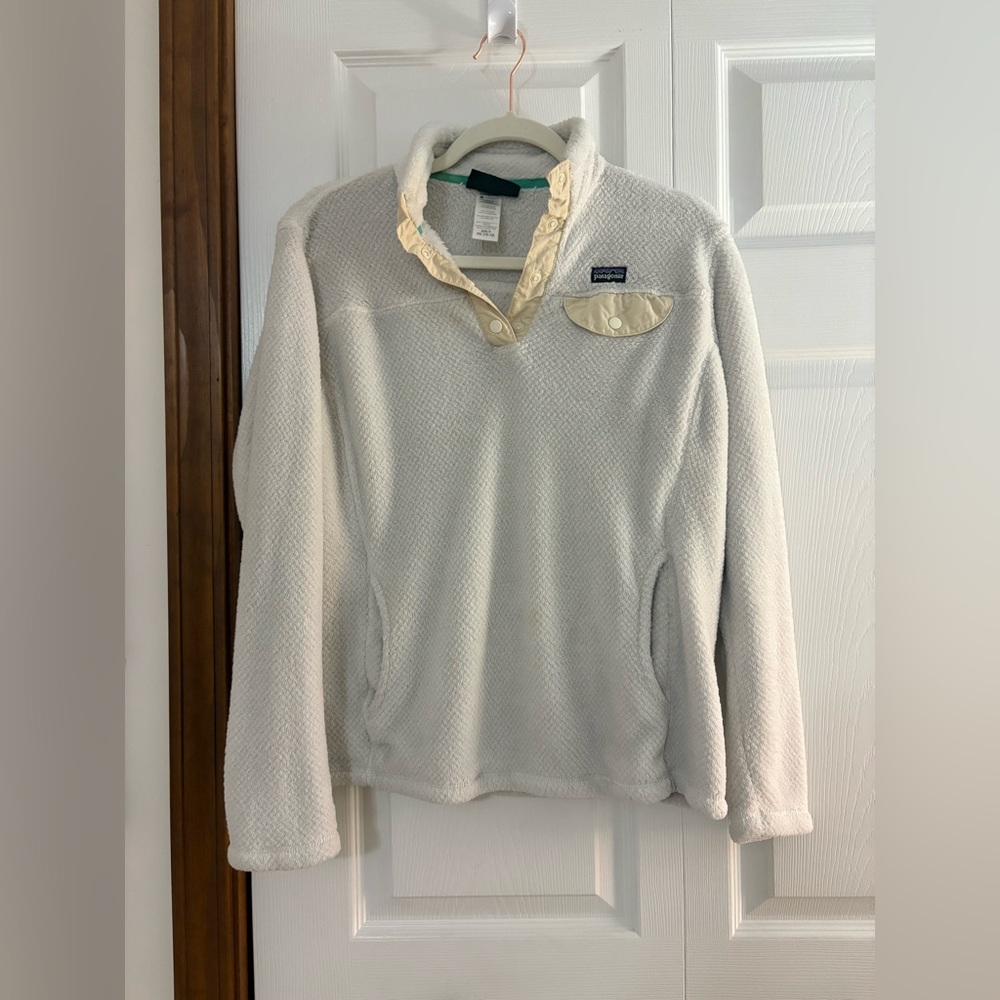 Patagonia White/Cream Fleece Pullover